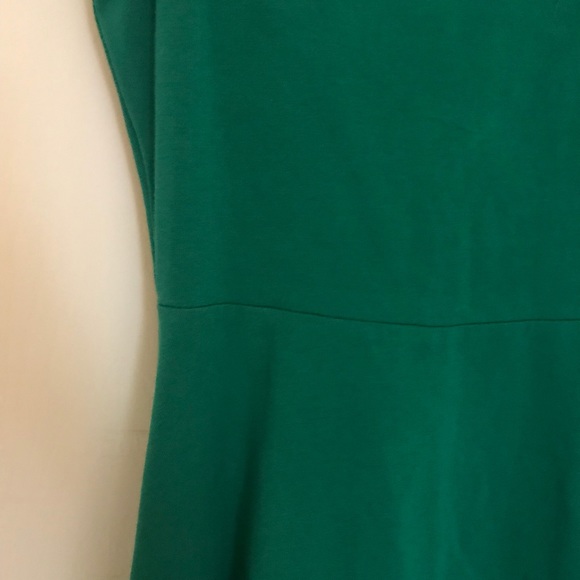 Flattering Tight Skater Dress With Zipper Closure - Picture 2 of 6